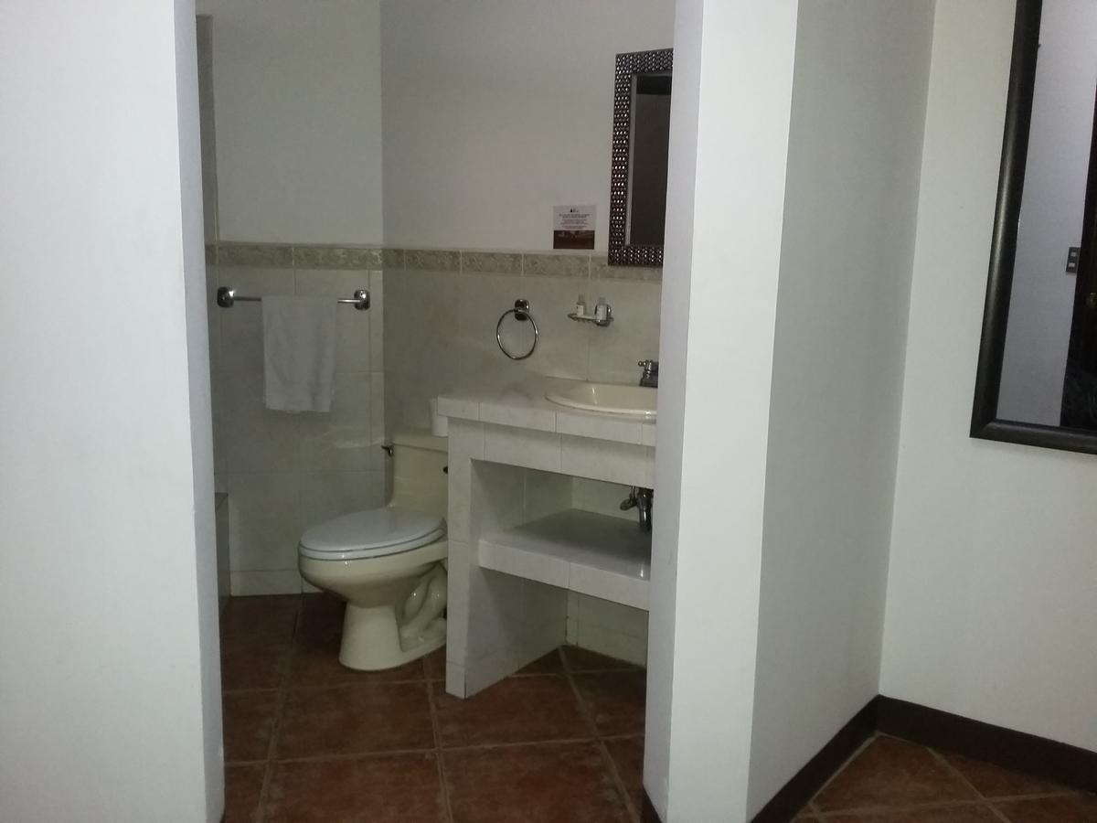 Hotel Casa San Bartolome à San Bartolome Milpas Altas Extérieur photo